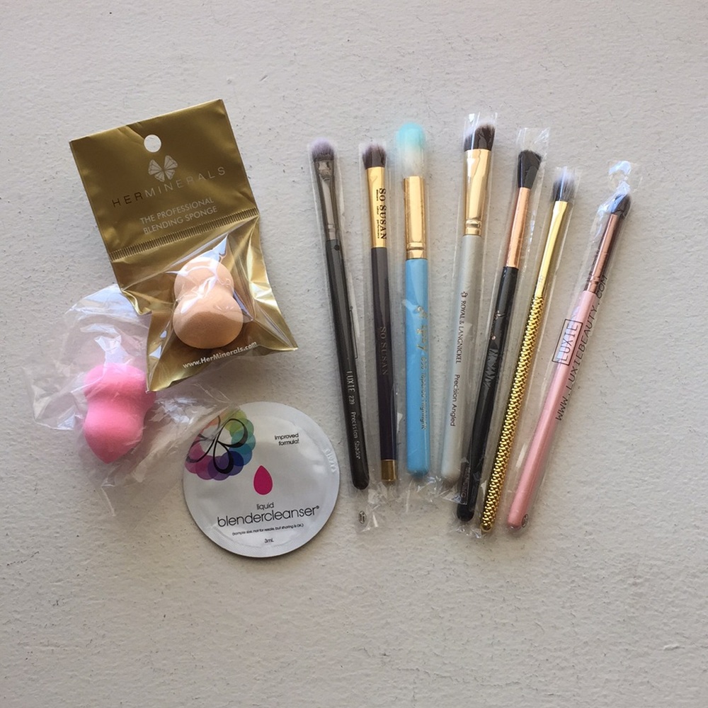 NEW BUNDLE LOT of Makeup Utensils Brushes Sponges
